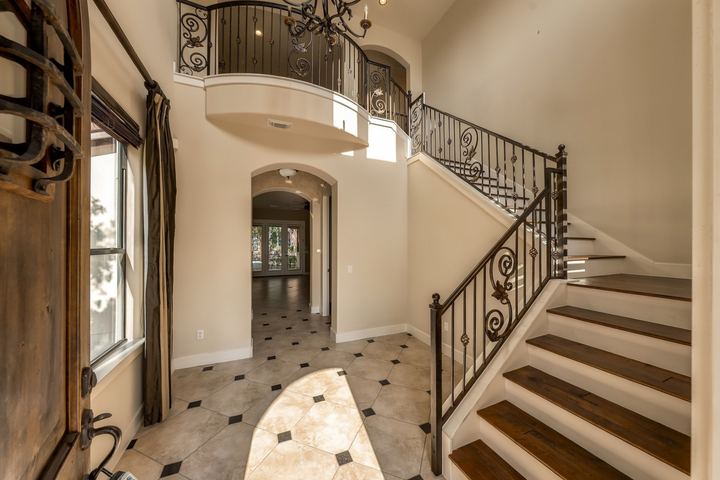 Foyer, Curved Staircase
