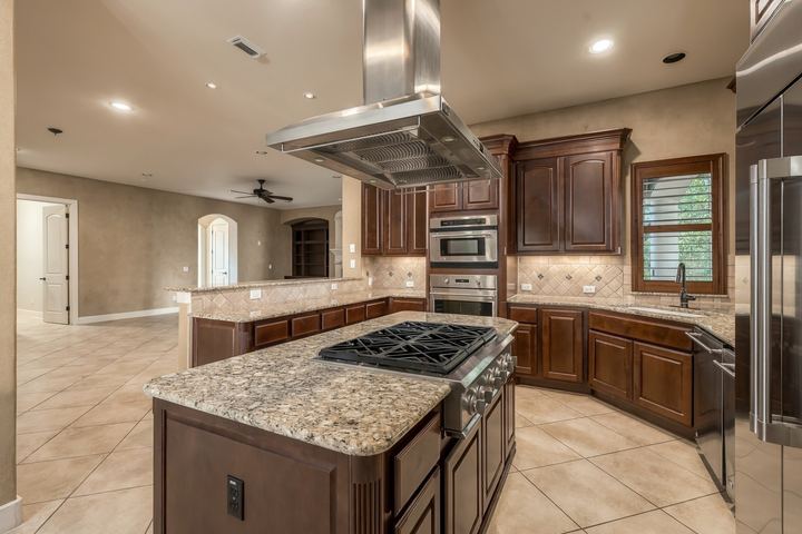 Kitchen, Island and Cooktop