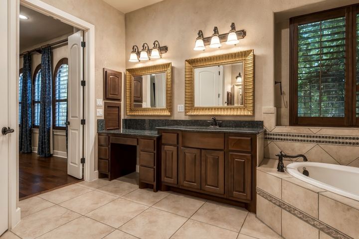 Primary Bath, Vanity and Tub