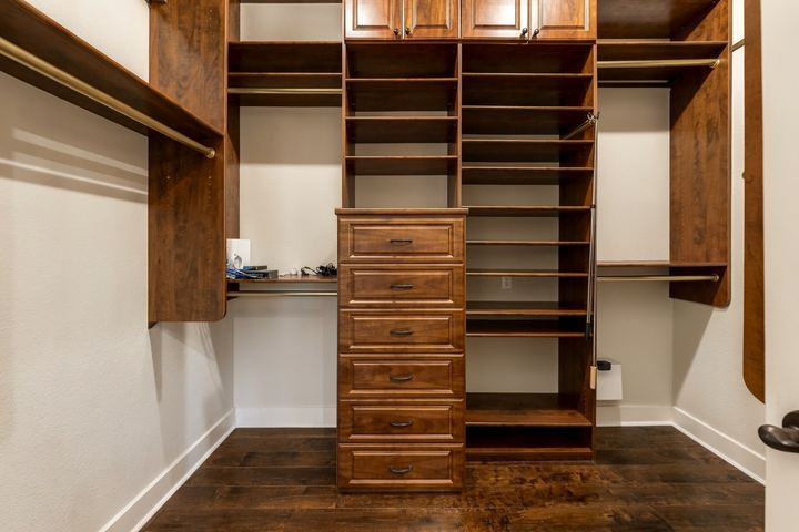 Primary Closet, Built-ins