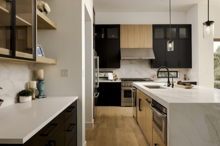 Kitchen, Island and Range