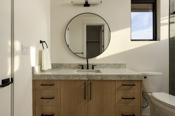 Bath 4, Vanity